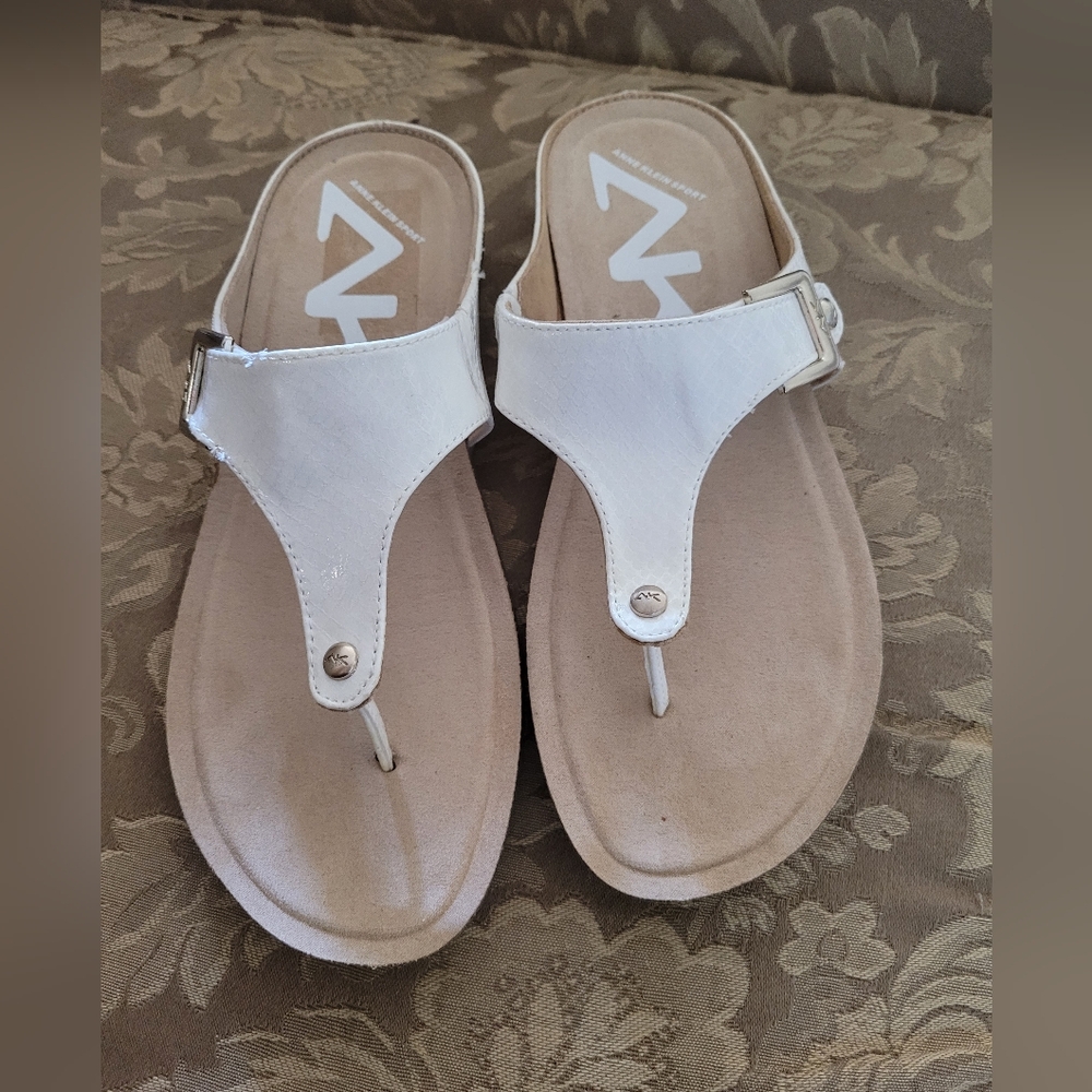 Anne Klein T Strap Sandals NWT